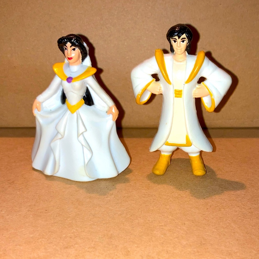 Lot of 2 Disney Prince of Thieves Aladdin and Jasmine Wedding PVC Toy Figures